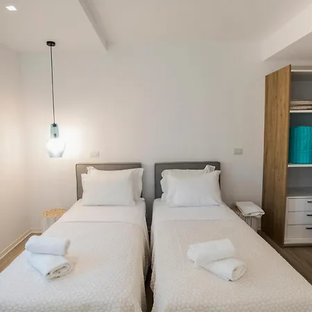 Exclusive Sea View Madelaine *